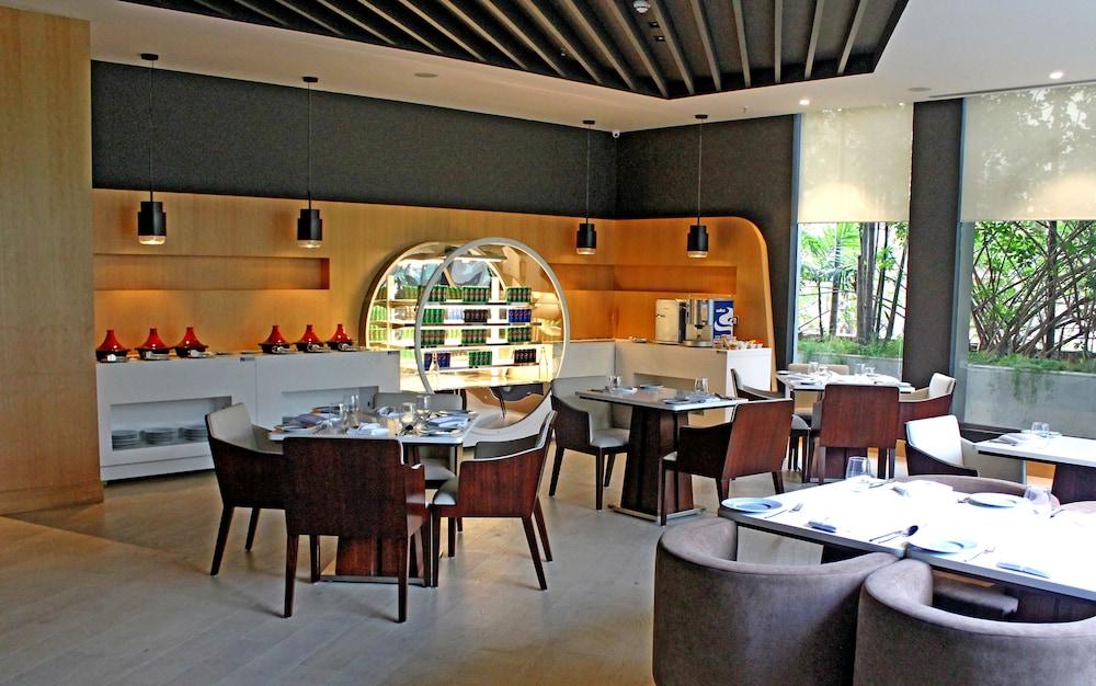 Radisson Blu Bengaluru Outer Ring Road Hotel Exterior photo