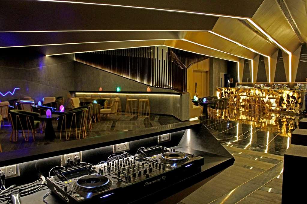 Radisson Blu Bengaluru Outer Ring Road Hotel Restaurant photo