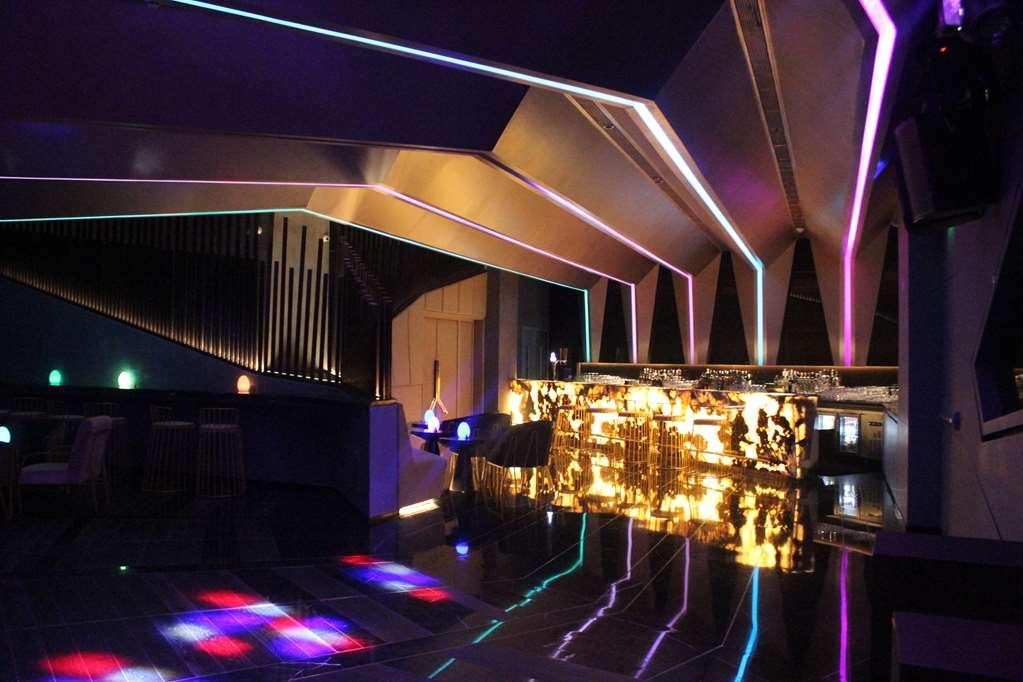 Radisson Blu Bengaluru Outer Ring Road Hotel Restaurant photo