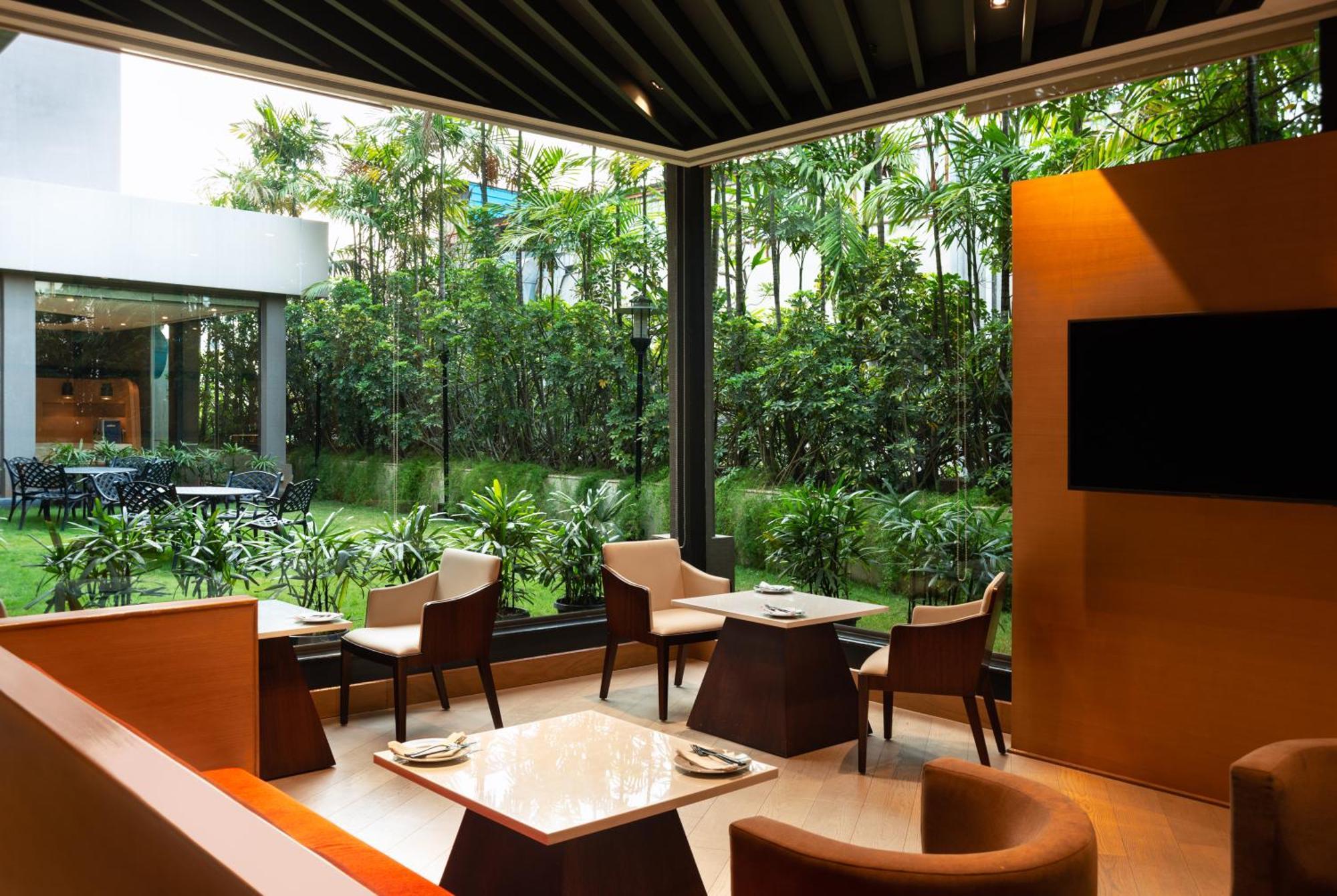 Radisson Blu Bengaluru Outer Ring Road Hotel Exterior photo